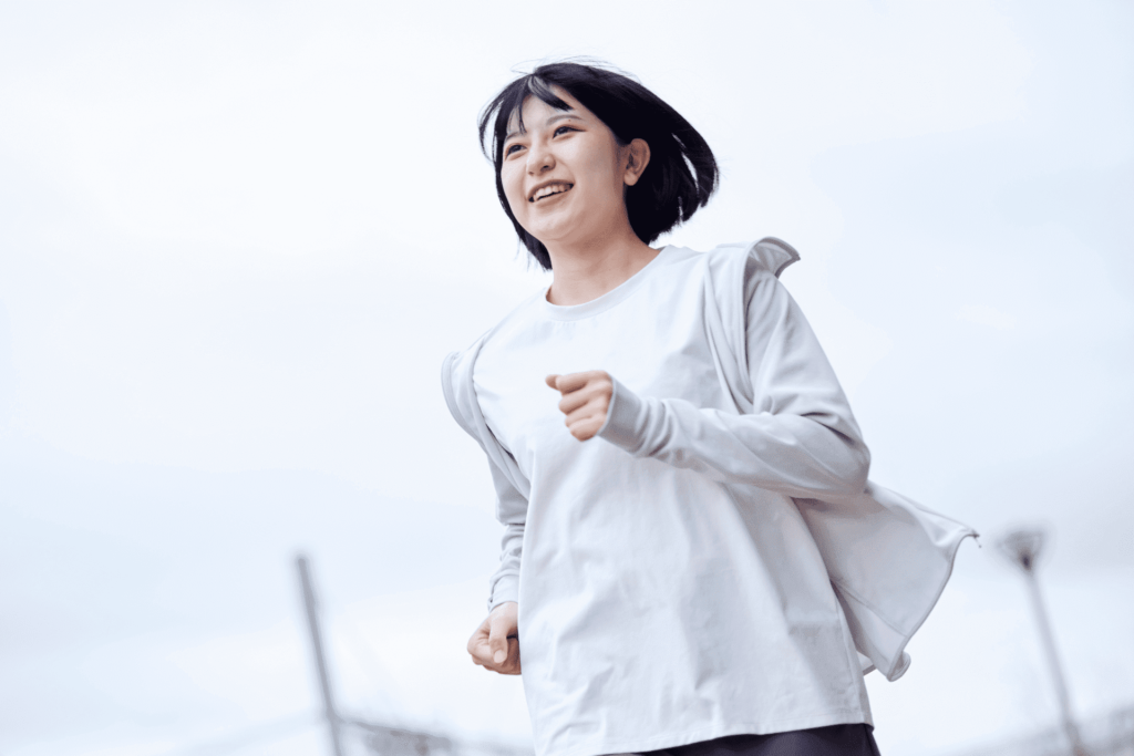 ランニングする女性